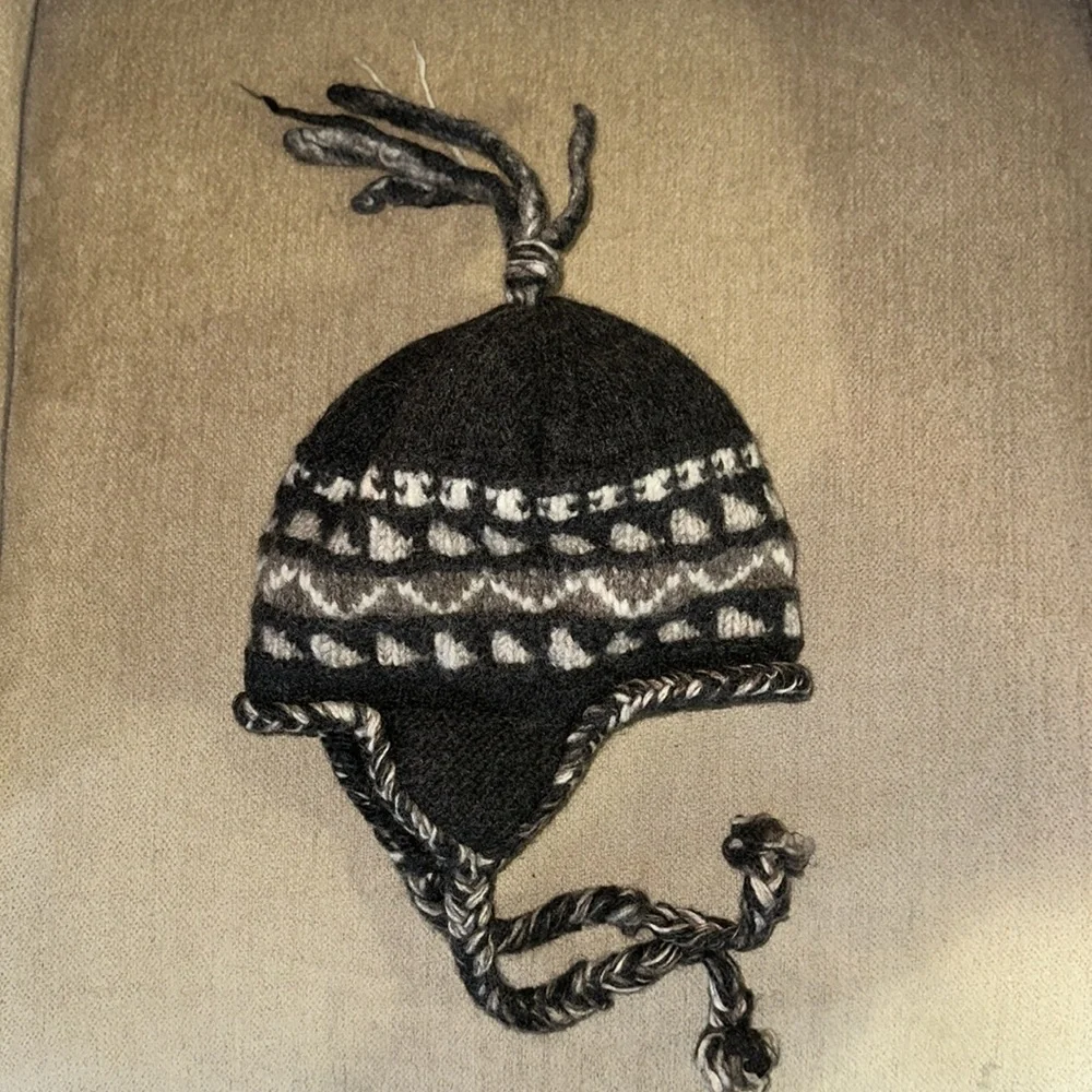 EVEREST DESIGNS Wool Fully Lined Kids Hat With Earflaps Hand-knit in Nepal